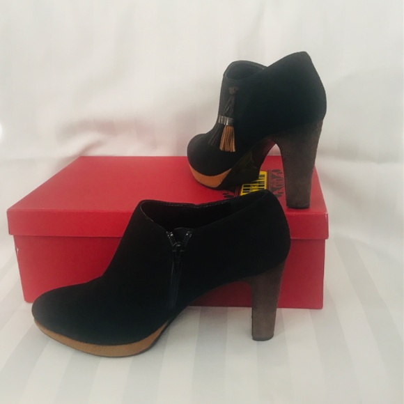 Vaneli Islene SD/CUOIO Ankle Booties with Tassle - Picture 2 of 3